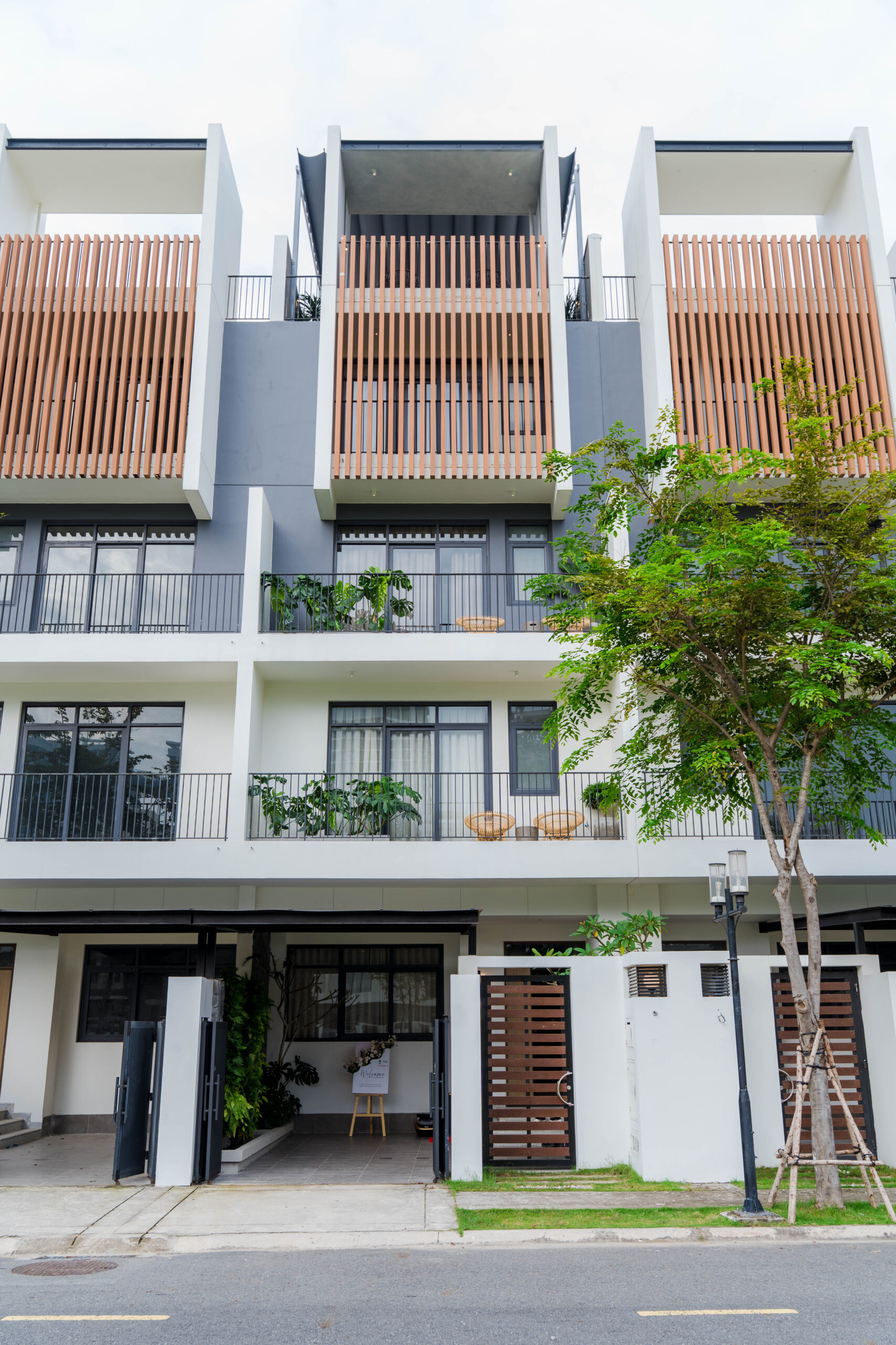 Nhà phố MIDORI PARK bàn giao hoàn thiện bên ngoài